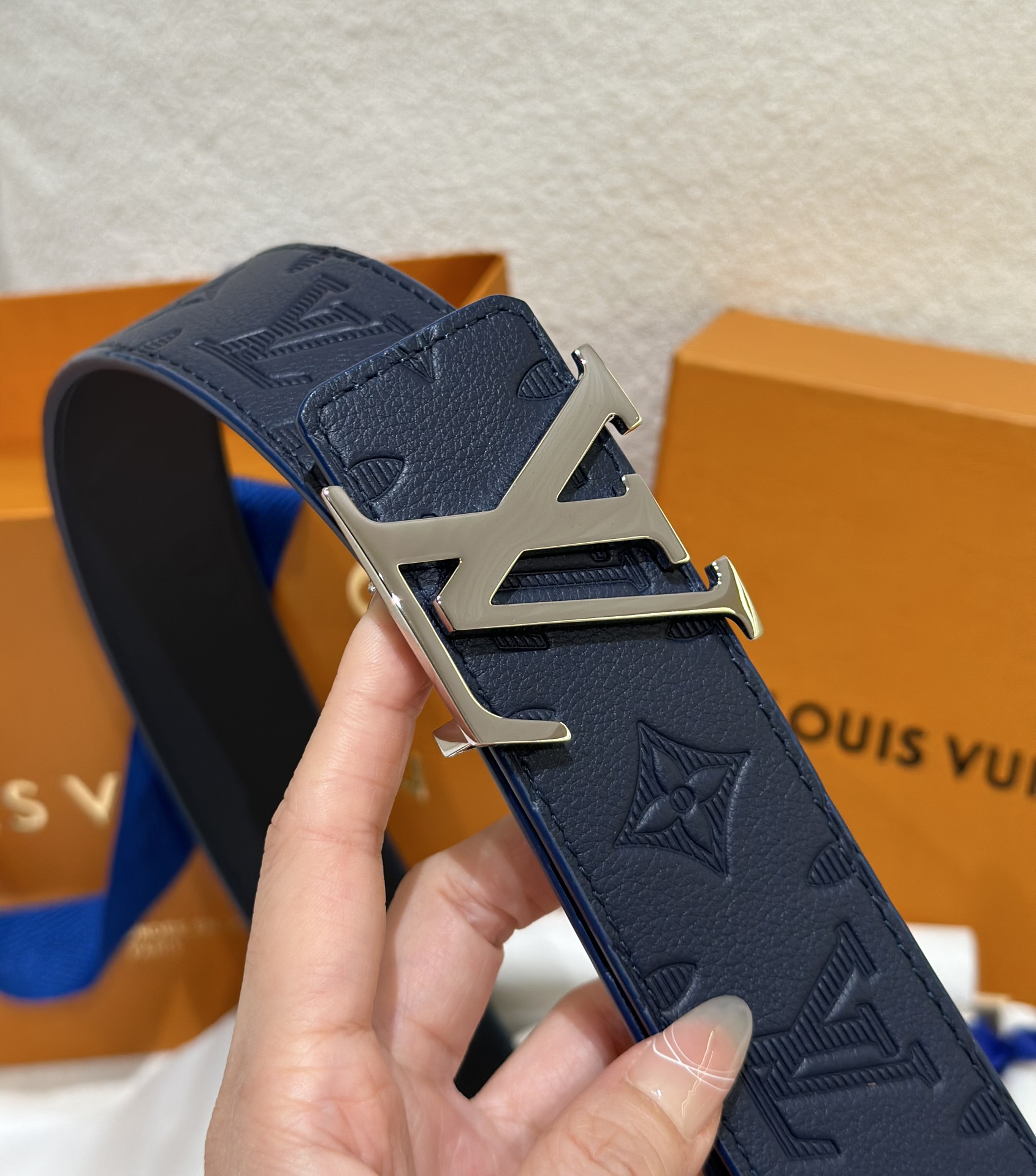 Lv