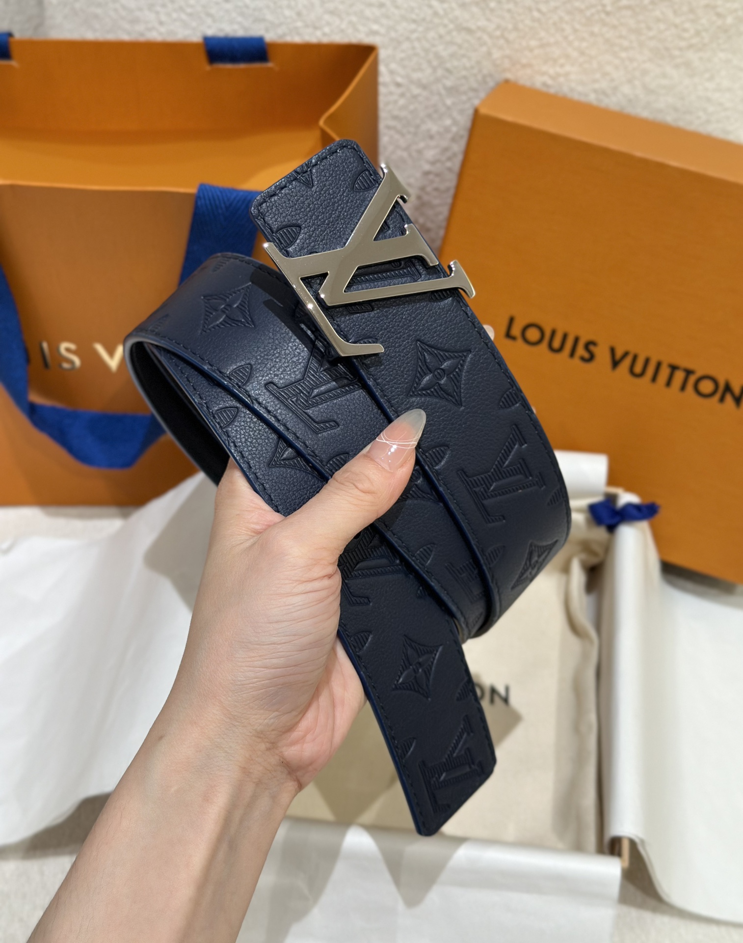Lv