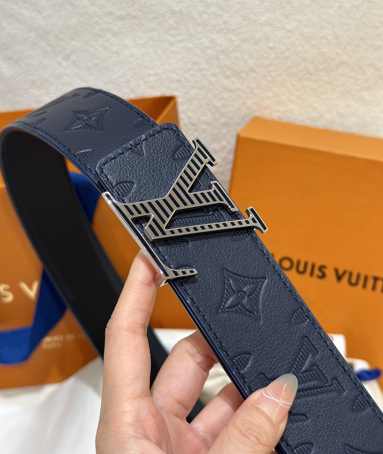 Lv