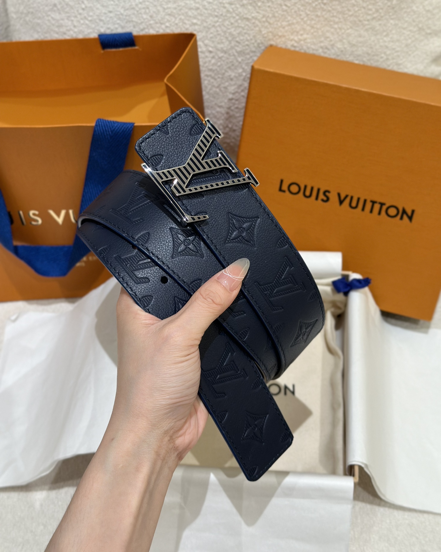 Lv