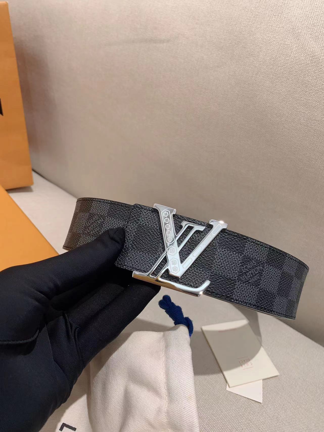 Lv