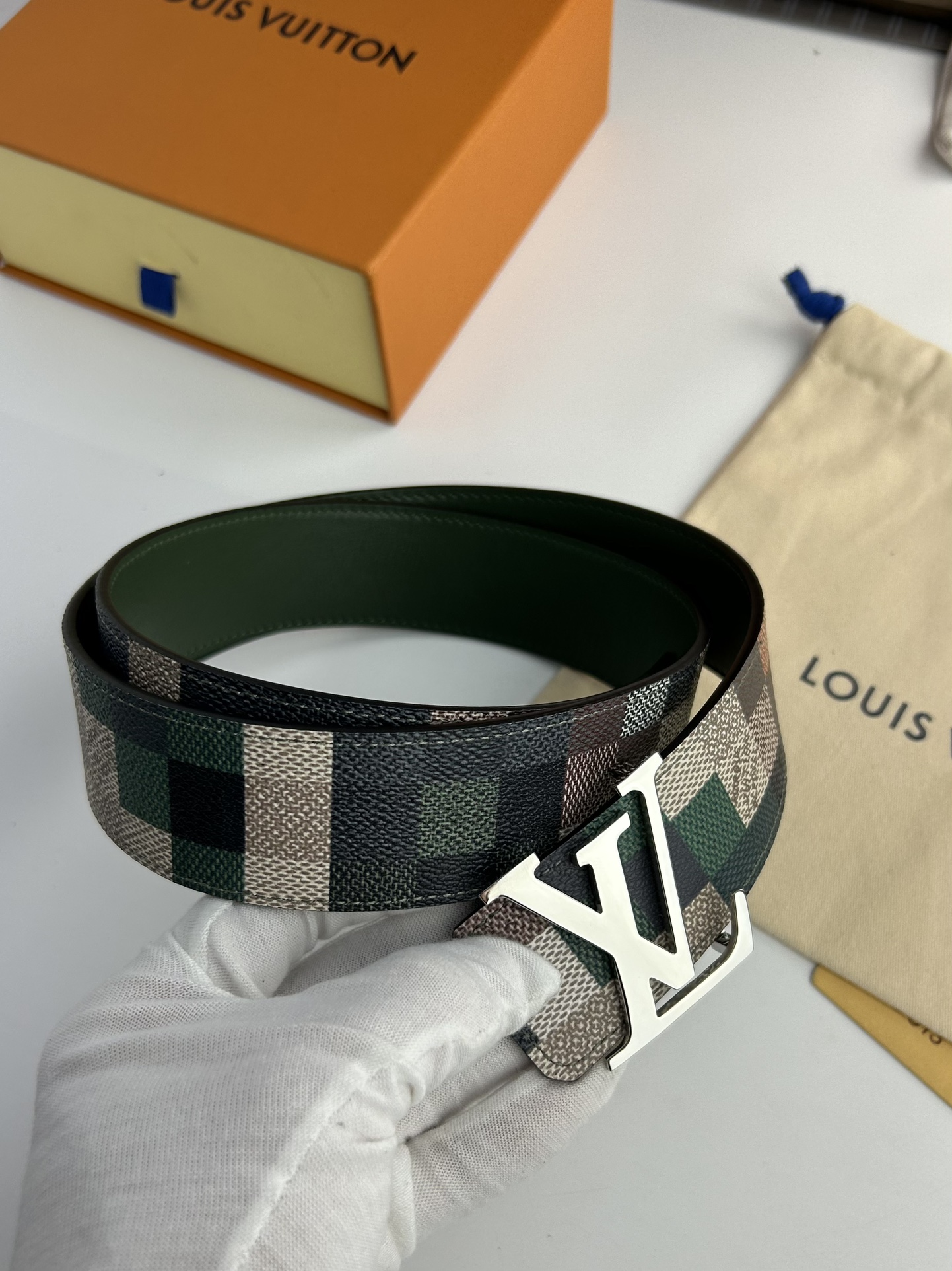 Lv