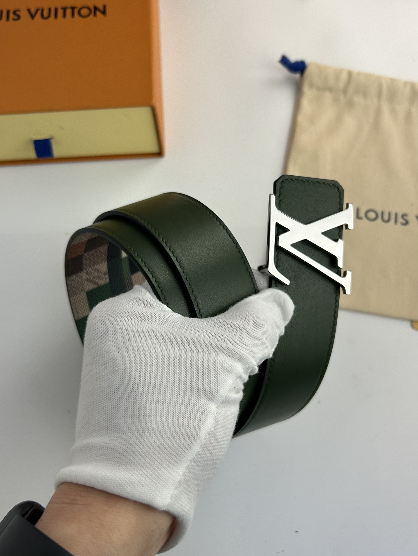Lv