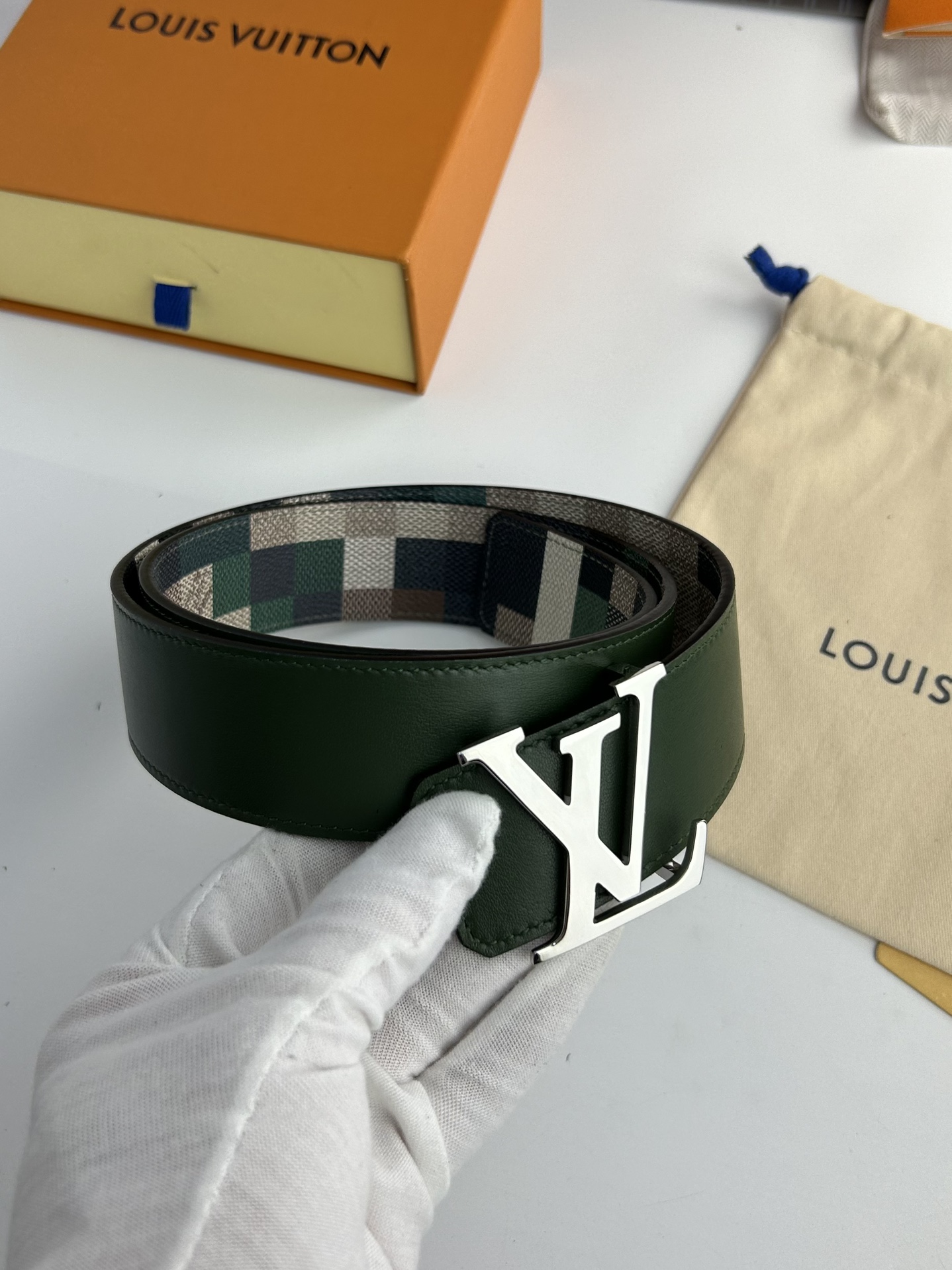 Lv