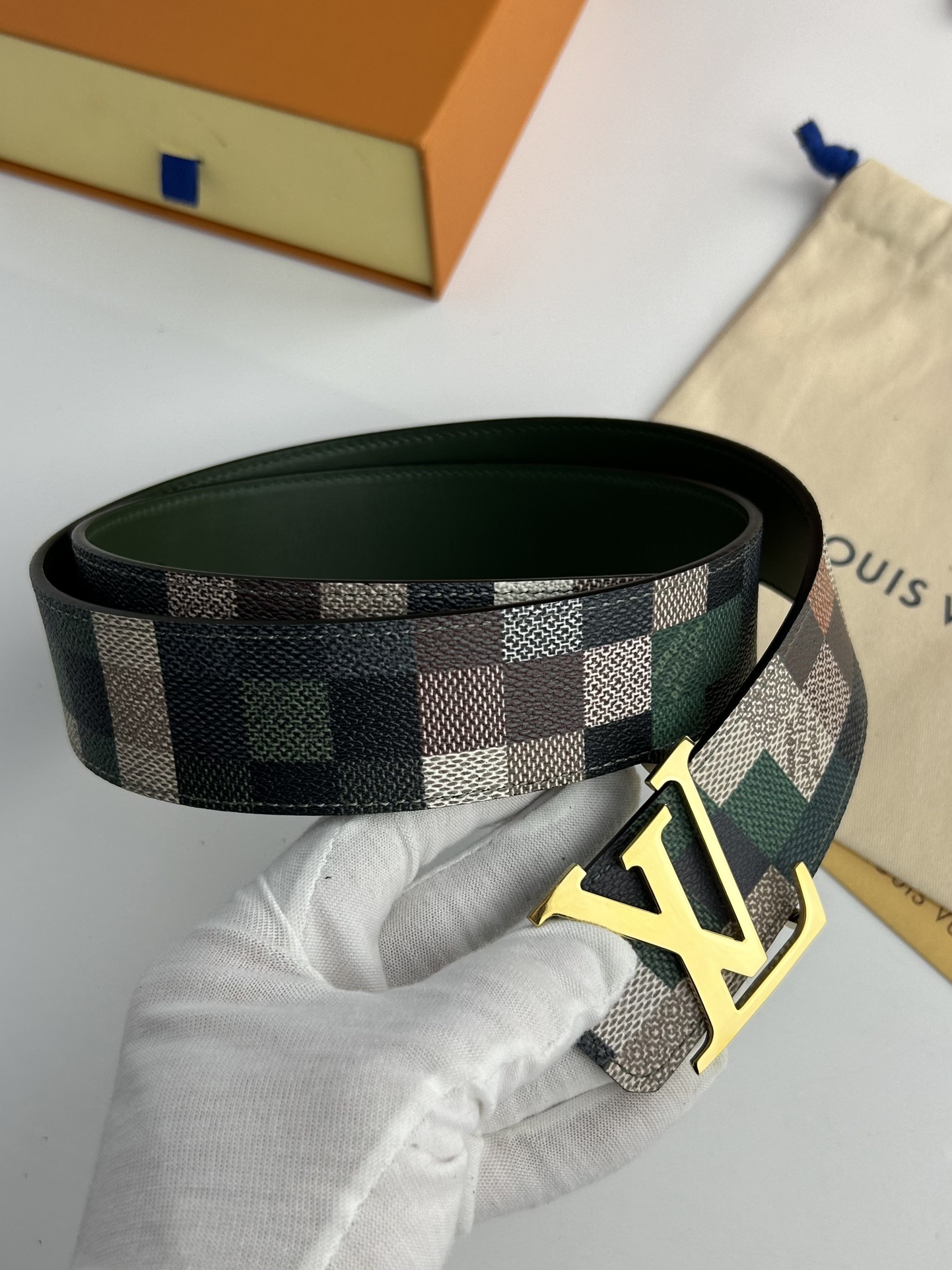 Lv